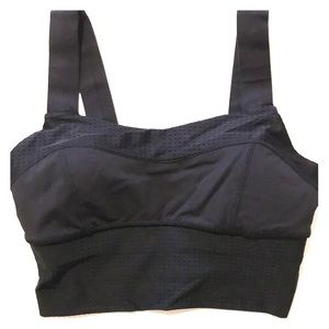 Lululemon sports bra size 4. Mesh accents!